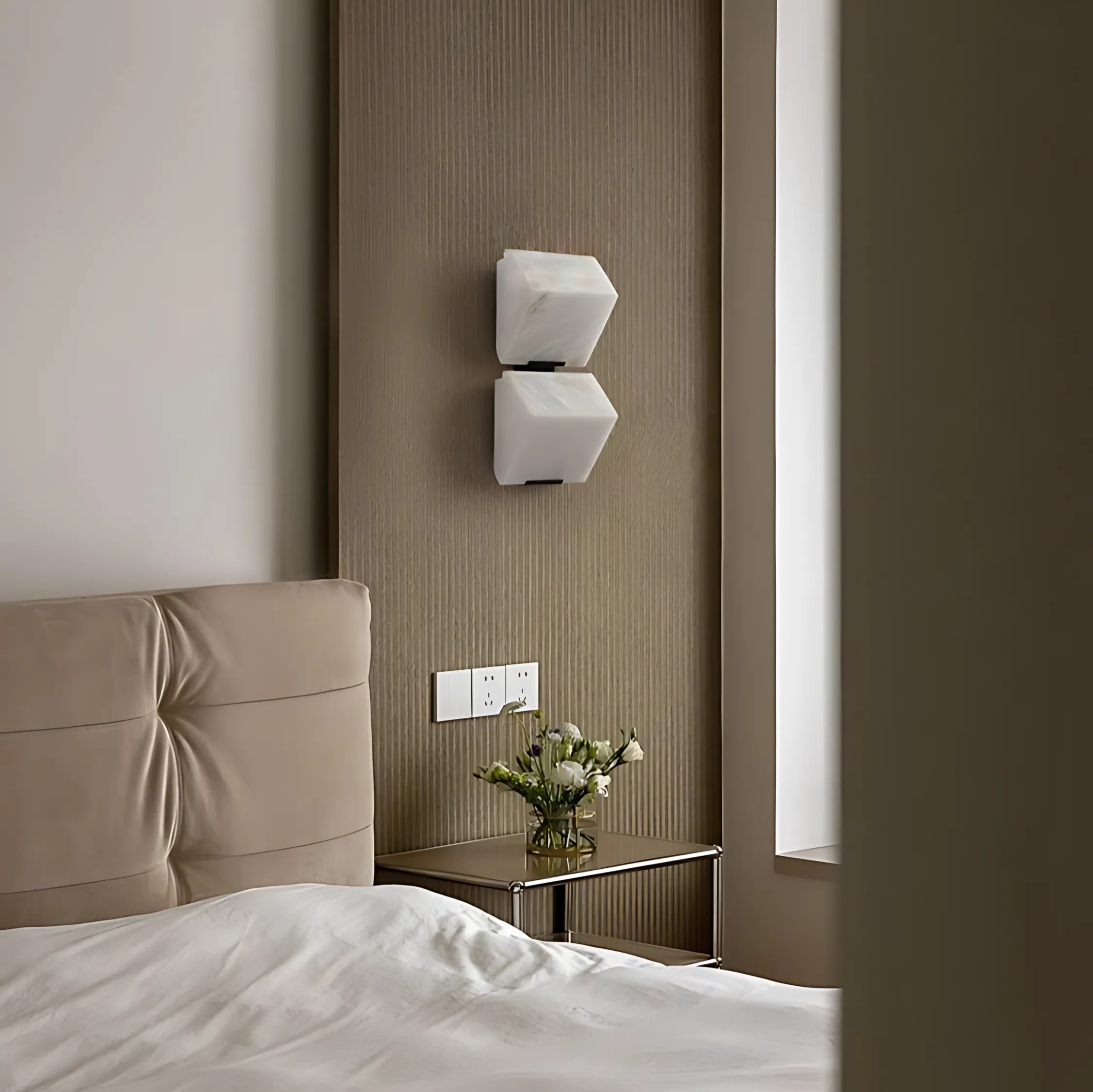 Nexus Wall Light